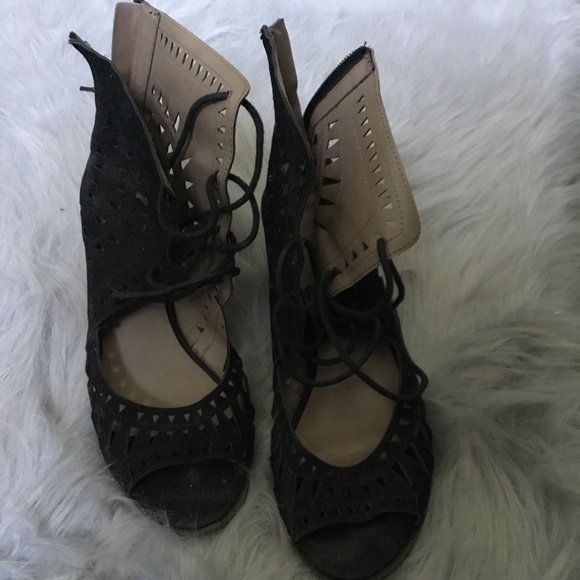 High heel boots. - Picture 1 of 1